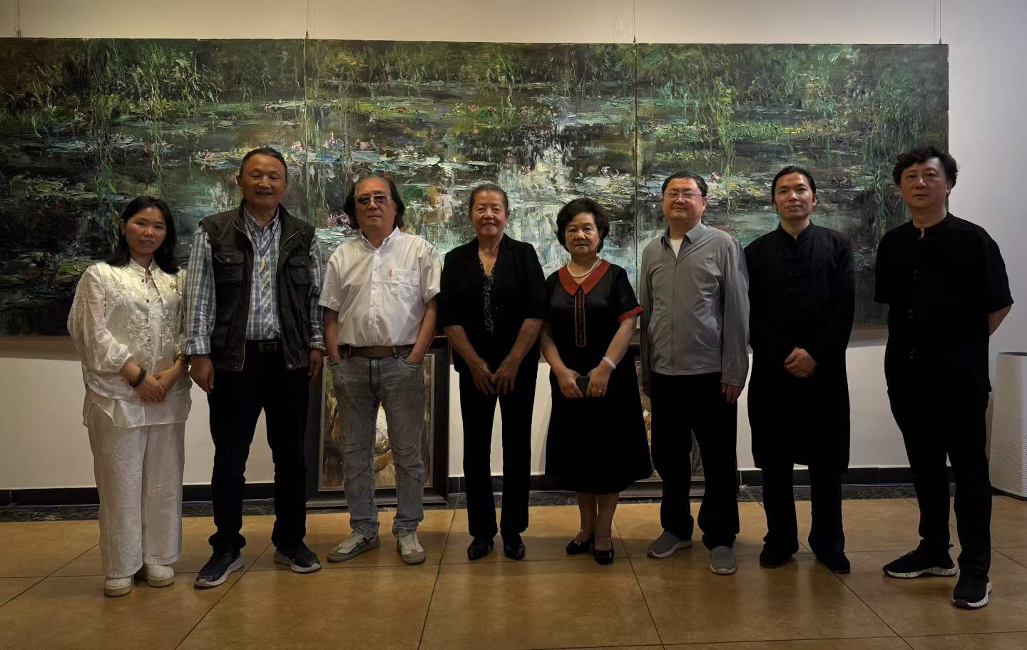 点开数字藏品，免费进入景区，喝一杯李白咖啡，吟一首《梦游天姥吟留别》……