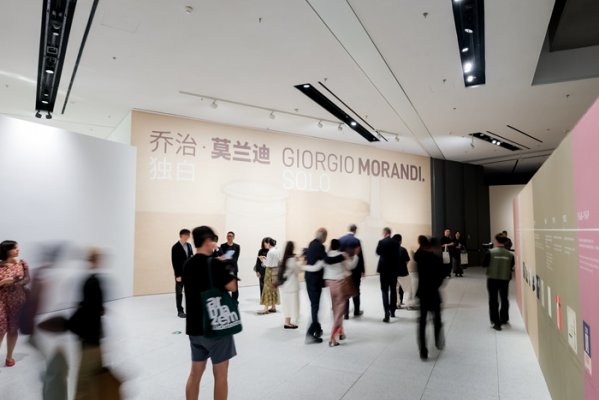 莫兰迪的“独白”：他不只画瓶瓶罐罐，而是画“存在”与“消失”